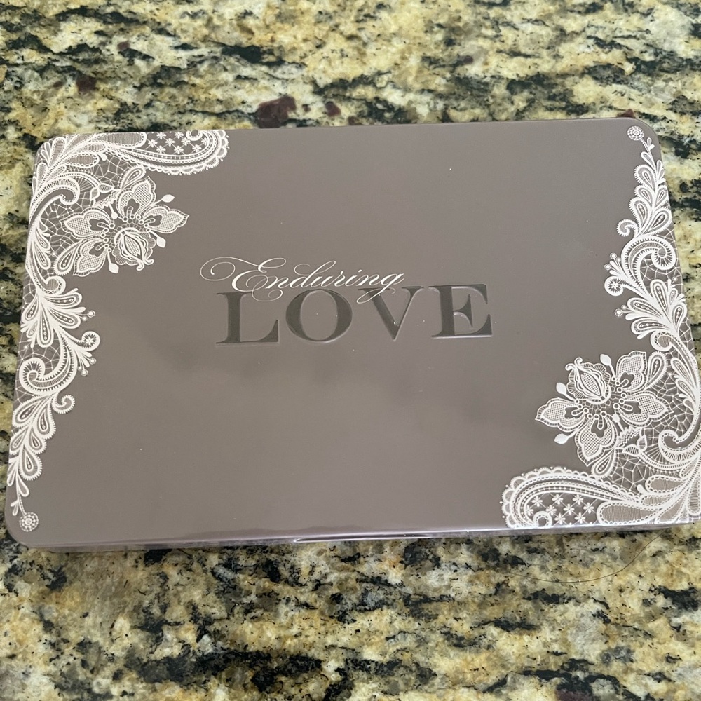 Sydney Grace Enduring Love Eye shadow palette